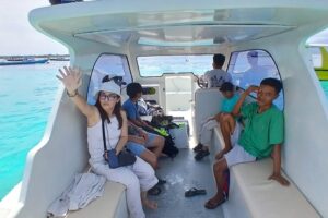 Family Adventure from Hotel Vila Ombak Gili Trawangan to Teluk Nare: A Relaxing Private Speedboat Ride with Luggage in Tow
