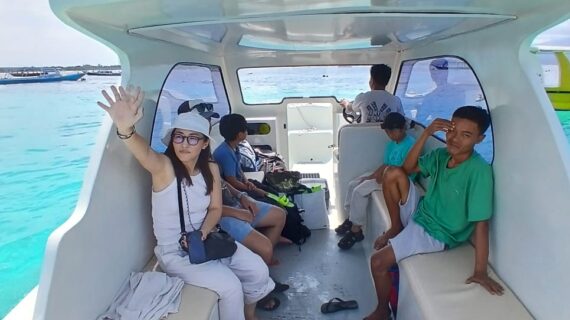Family Adventure from Hotel Vila Ombak Gili Trawangan to Teluk Nare: A Relaxing Private Speedboat Ride with Luggage in Tow