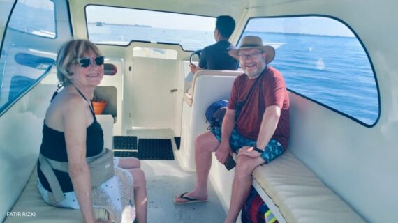 Sunset Return: Alastair & Amanda’s Relaxing Private Speedboat Ride from Gili Meno to Teluk Nare with Friendly Crew