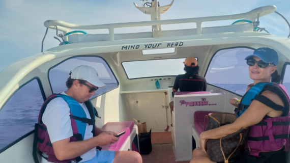 Morning Island Hopping: Our Private Speedboat Adventure from Teluk Nare to Gili Air with the Sundberg Family